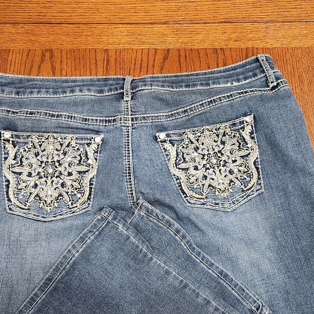 Apt. 9 Women's Embellished Blue Jeans Size 18WS New Without Tags - Picture 4 of 5